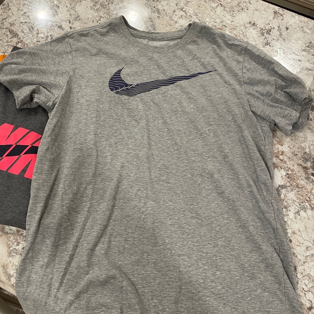 Nike Gray Short Sleeve Tee